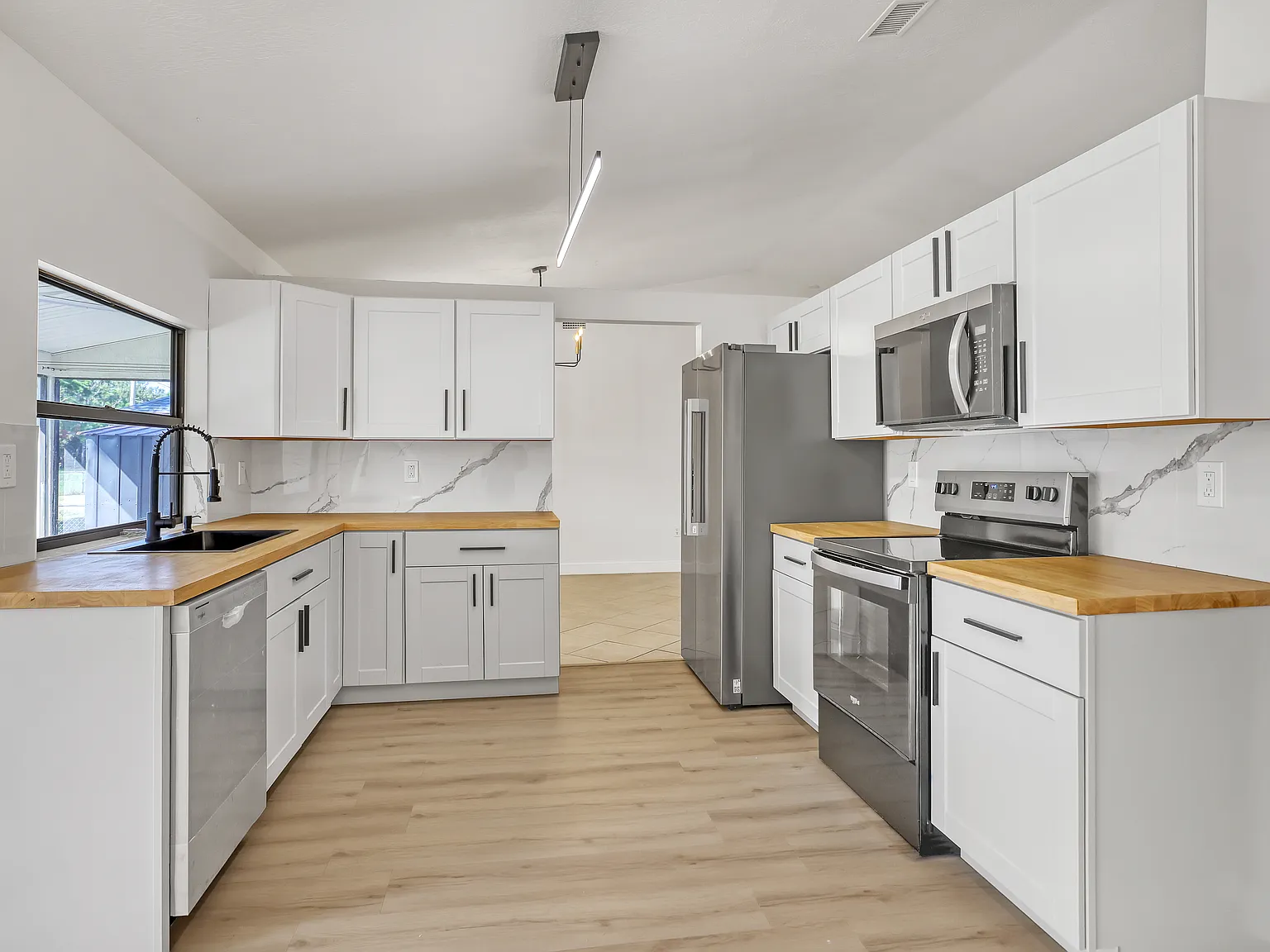 3 bed, 1832 sqft, $2,100 — Photo 2