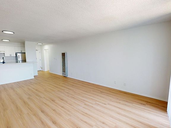 4th image of 950 S Saint Andrews Pl #305