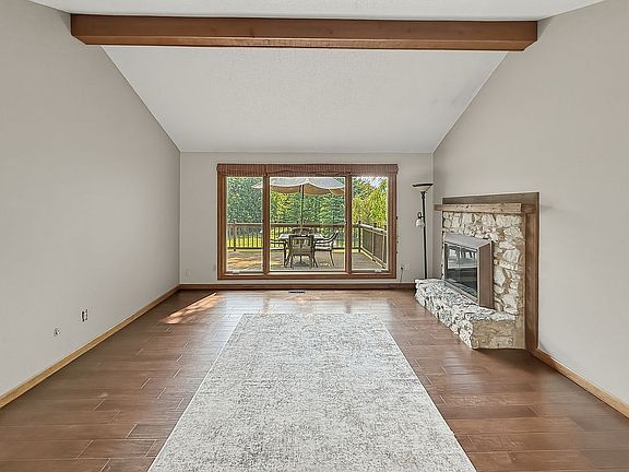 4th image of 226 Mill Farm Rd