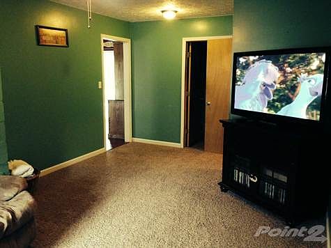 Kelly Dr family room