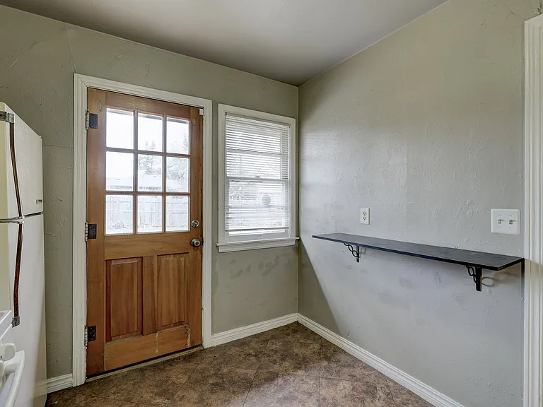 2849 Cambridge Ct — Photo 6