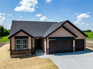 16177 Kansas Ave, Basehor, KS 66007