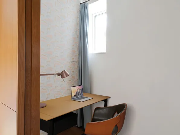 210 West 19th Street image 8 of 12