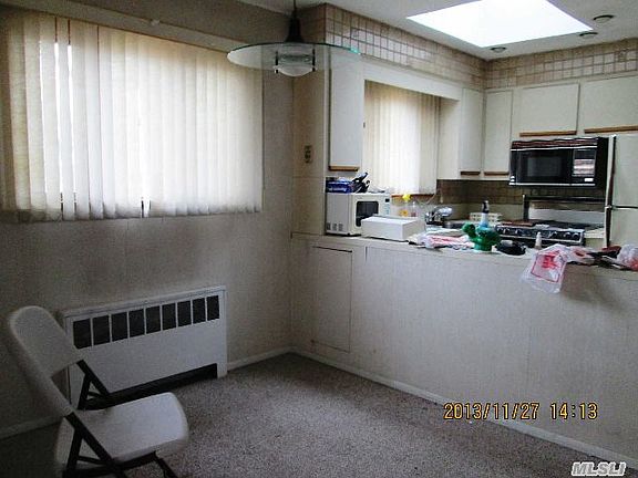 3rd image of 12 Greenway Dr