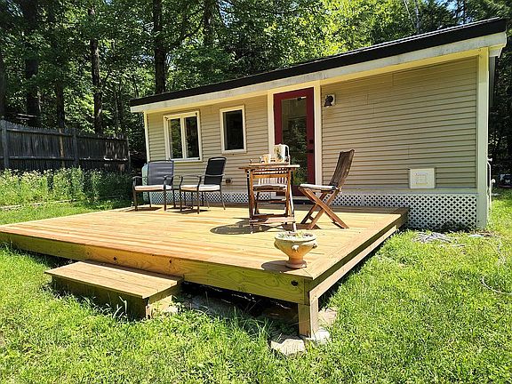 3rd image of 32 Blueberry Hill Ln