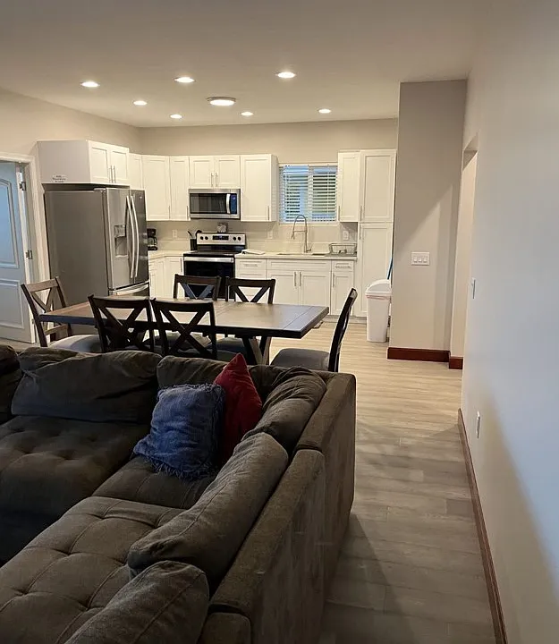 911 Olioli St