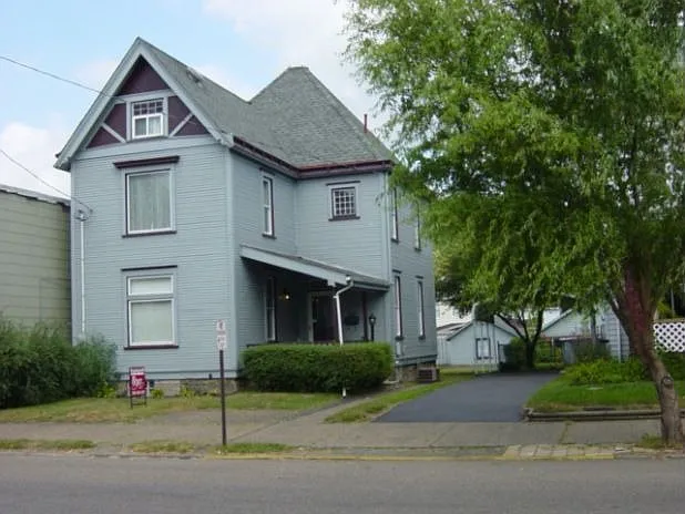 1013 Main St photo 1