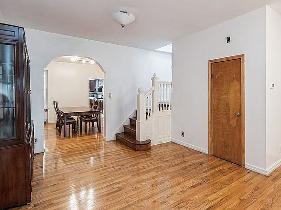4th image of 1404 Avenue