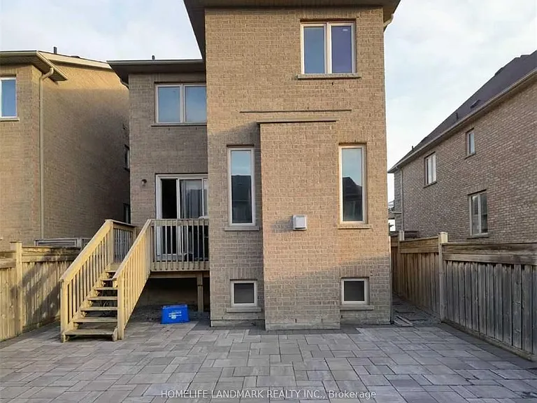 77 Reynolds Cres — Photo 11