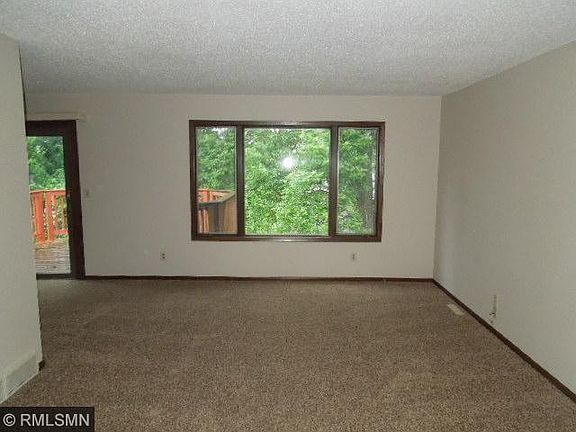 2nd image of 1415 Blueberry Ln