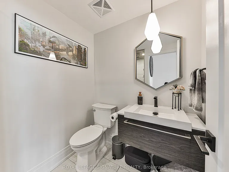112 George St S #902 — Photo 19