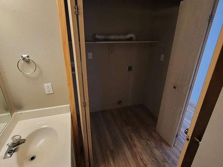 1279 NW Phelps Dr — Photo 6