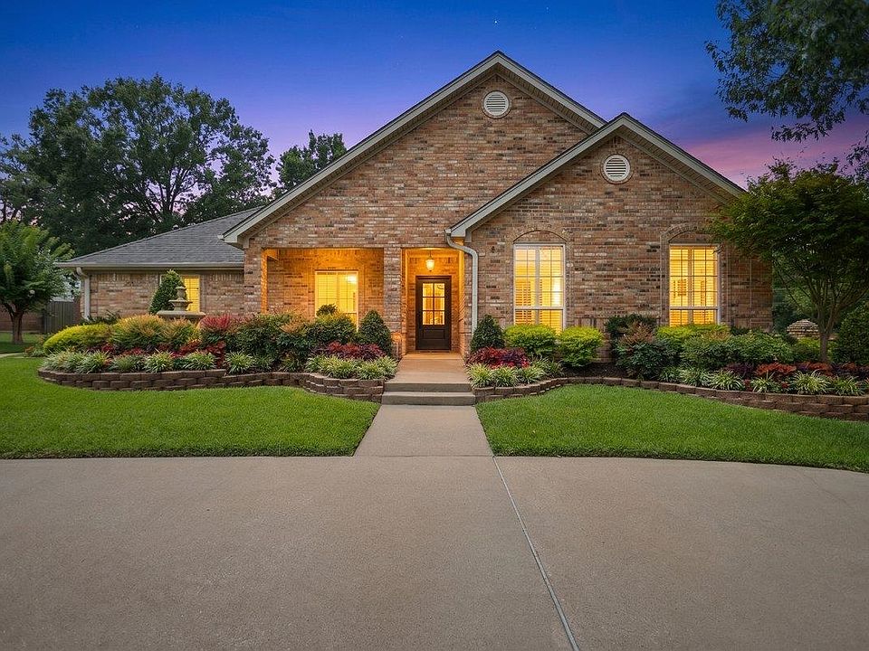 1st image of 4 Woodbox Dr