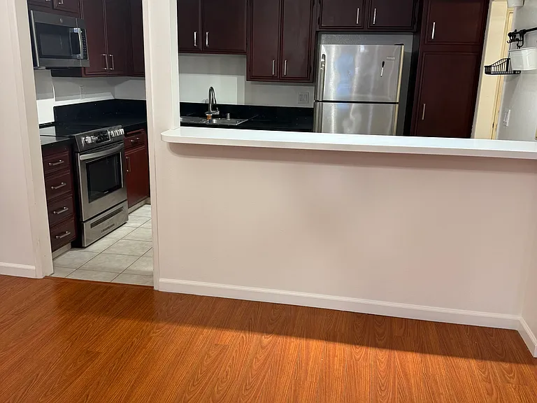 1262 S Barrington Ave #203 — Photo 11