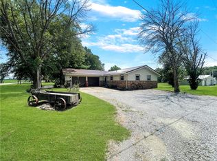 3776 E Washington Rd, Casey, IL 62420