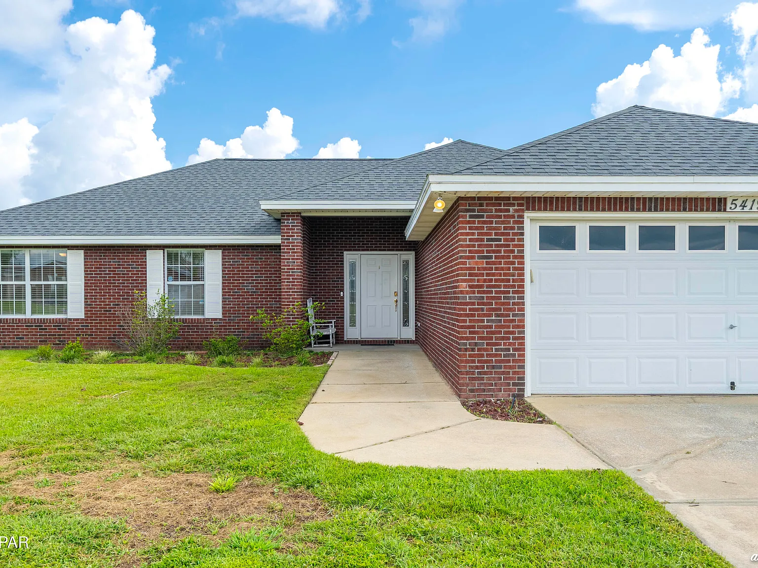 4 bed, 2.0 bath, 1802 sqft, $2,300 — Photo 2