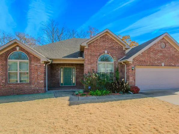 2120 Airborn Dr, Jacksonville, AR 72076