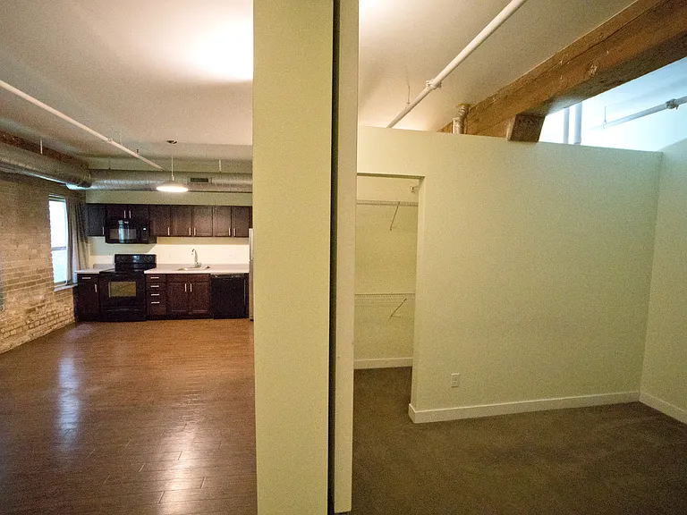 La Pompadour Apartments — Photo 26