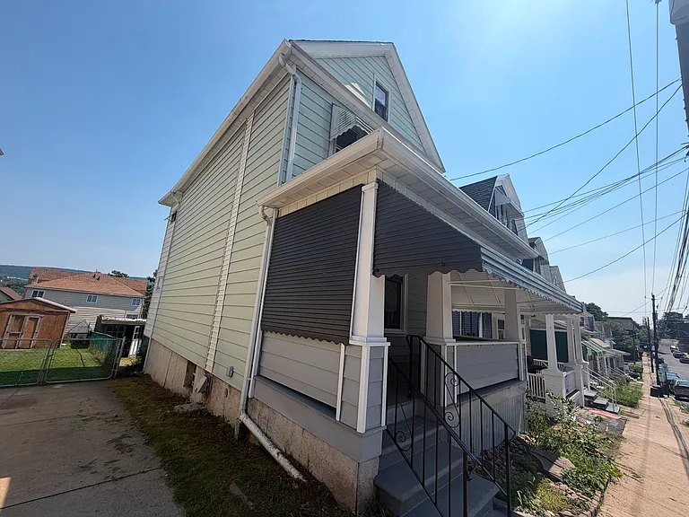 493 Madison St — Photo 10