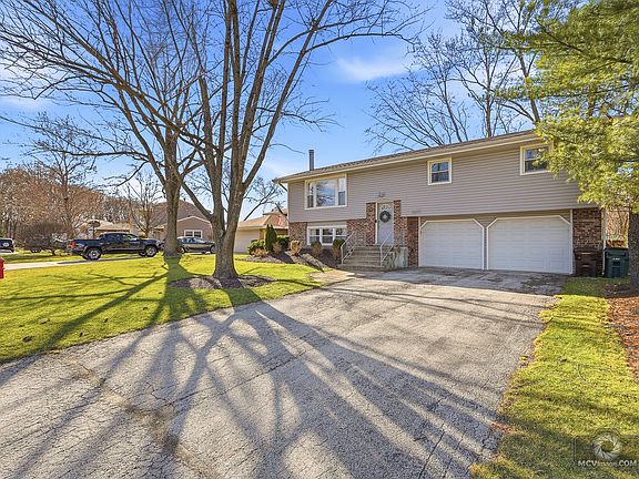 3rd image of 16240 Debra Dr