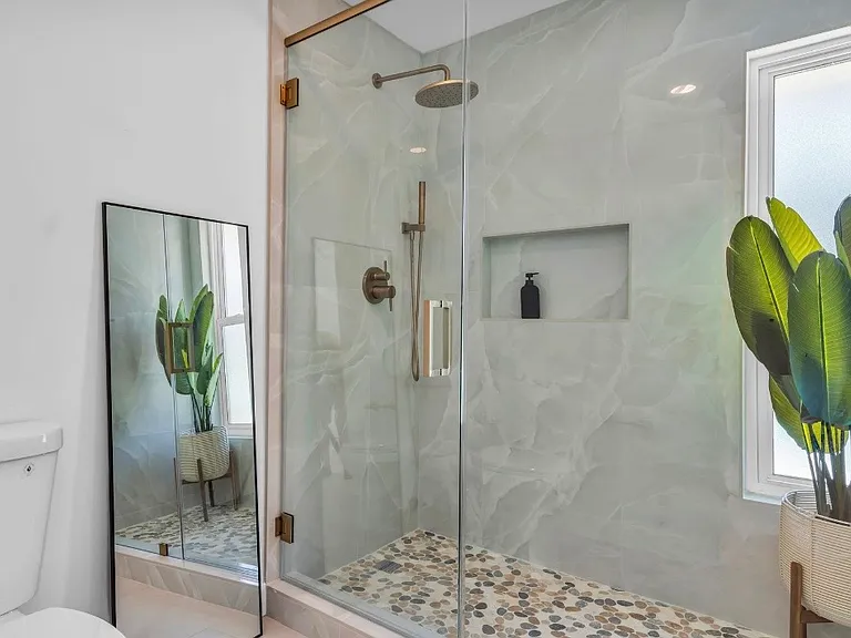 1111 S San Joaquin Dr — Photo 14