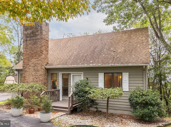 245 Fairway Cir, Cross Junction, VA 22625