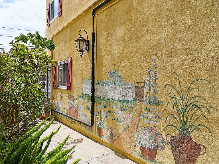 Vogue Manor — Photo 9