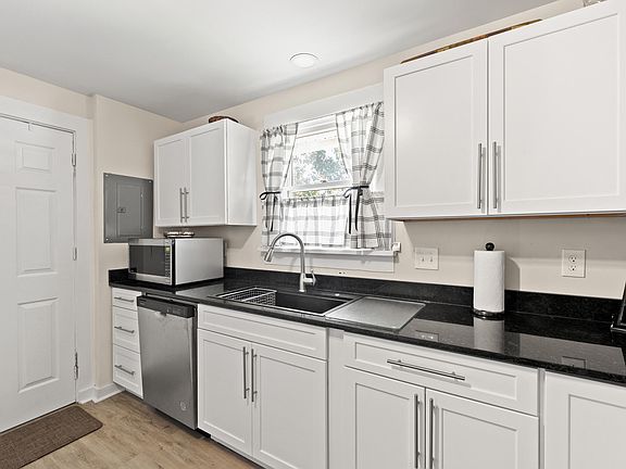 4th image of 217 N Middletown Rd