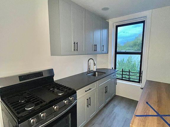 4th image of 257 Vernon Ave #Top