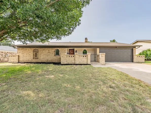 1413 Lamplighter Ln, Edgecliff Village, TX 76134