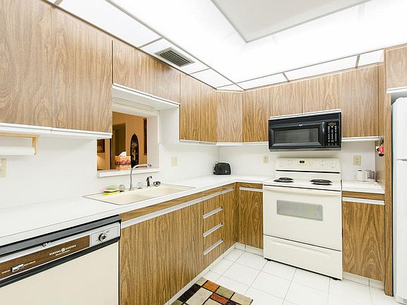 4th image of 2101 Lucaya Bnd APT F2