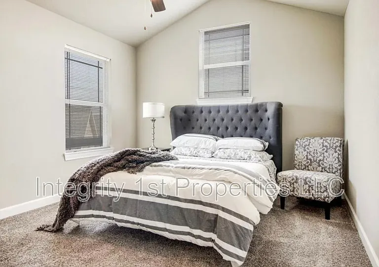 10501 Clubhouse Dr — Photo 16