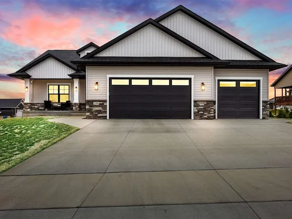 1391 Bridgewood Dr, Fairfax, IA 52228
