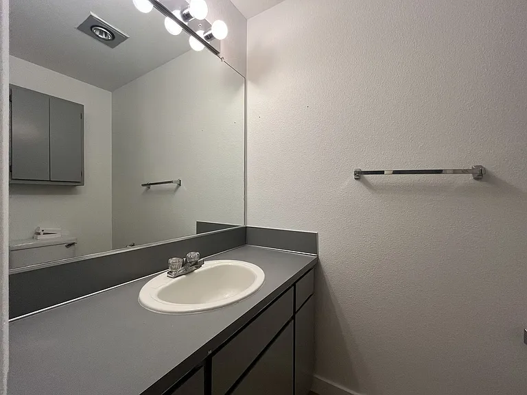 4634 SW Vermont St #4 — Photo 22