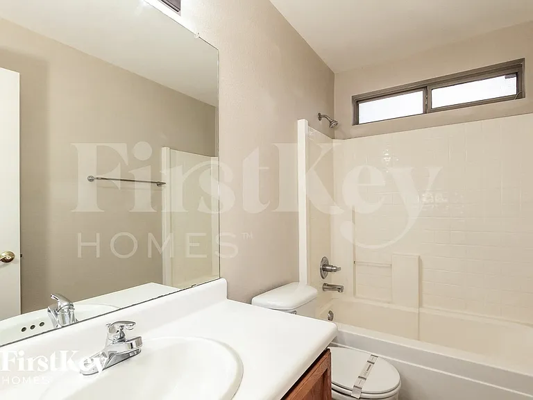 15886 W Statler St — Photo 14