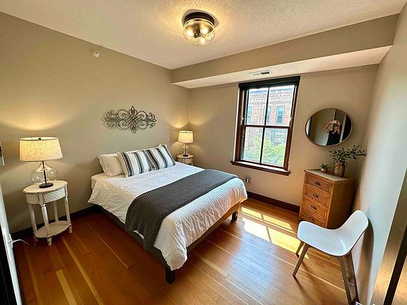 4th image of 422 Division St S #204