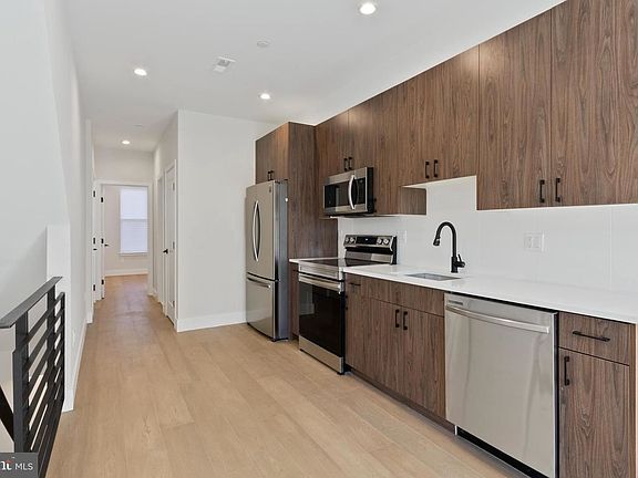 3rd image of 2147 N Franklin St #1