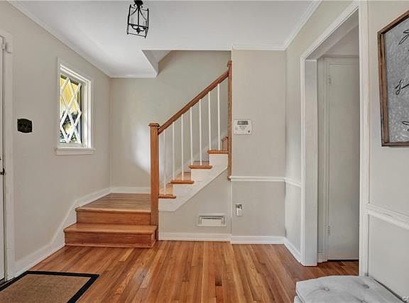 4th image of 2517 Schenley Dr