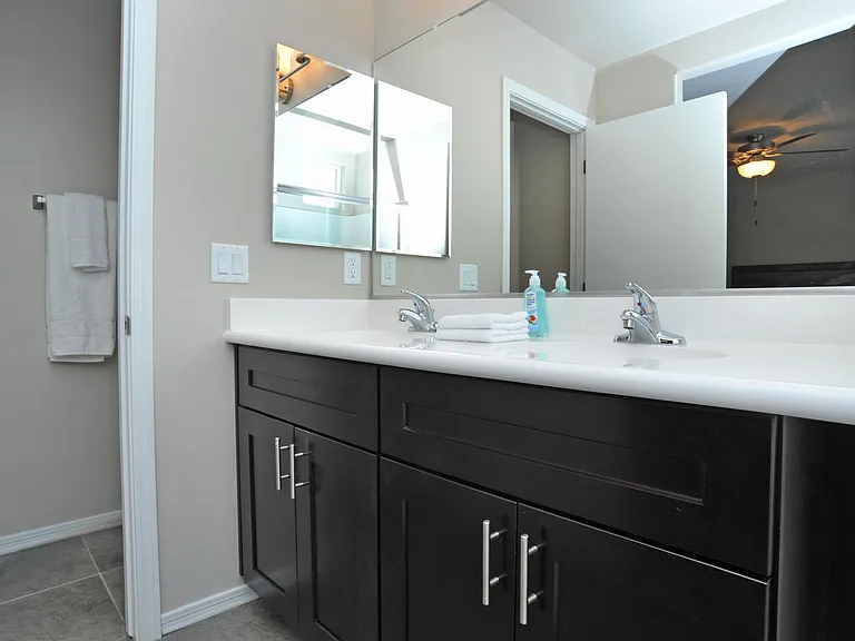 1218 E Blacklidge Dr — Photo 13