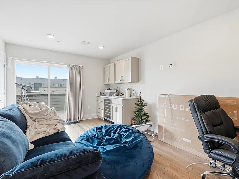 153 Locke St — Photo 34