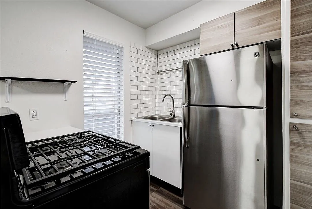 Studio, 1.0 bath, 380 sqft, $1,025 — Photo 4
