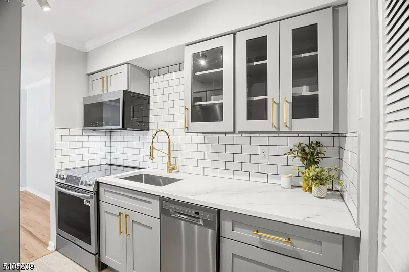 1 bed, 1.0 bath, $1,950 — Photo 1
