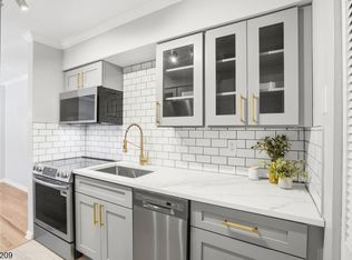 2350 State Route 10 Unit B8-8, Morris Plains, NJ 07950