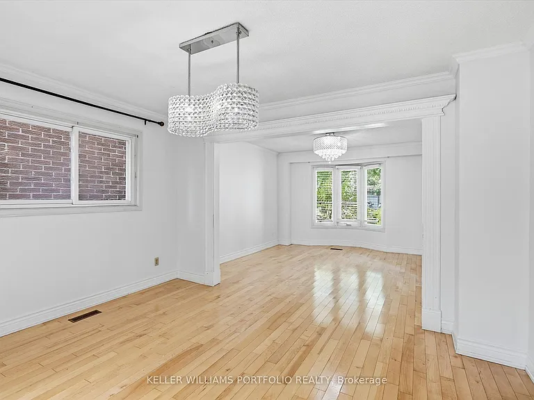 73 Jessica Gdns — Photo 10