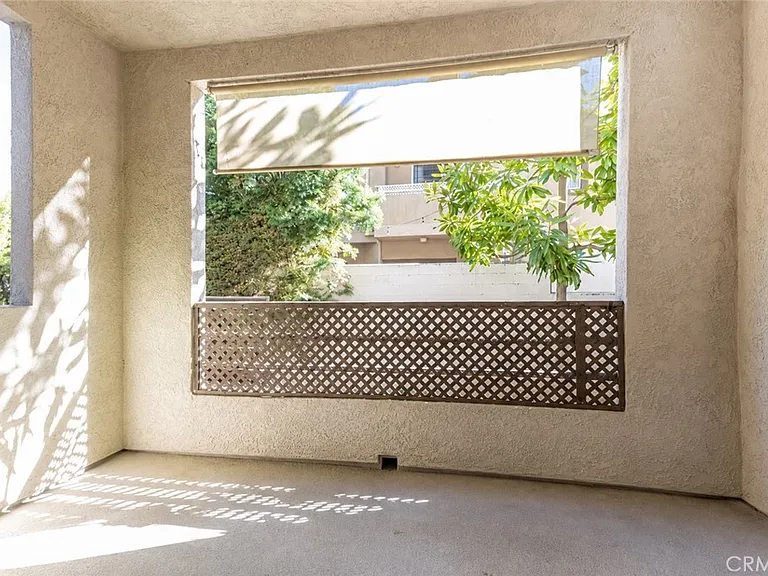 300 N El Molino Ave #117 — Photo 5