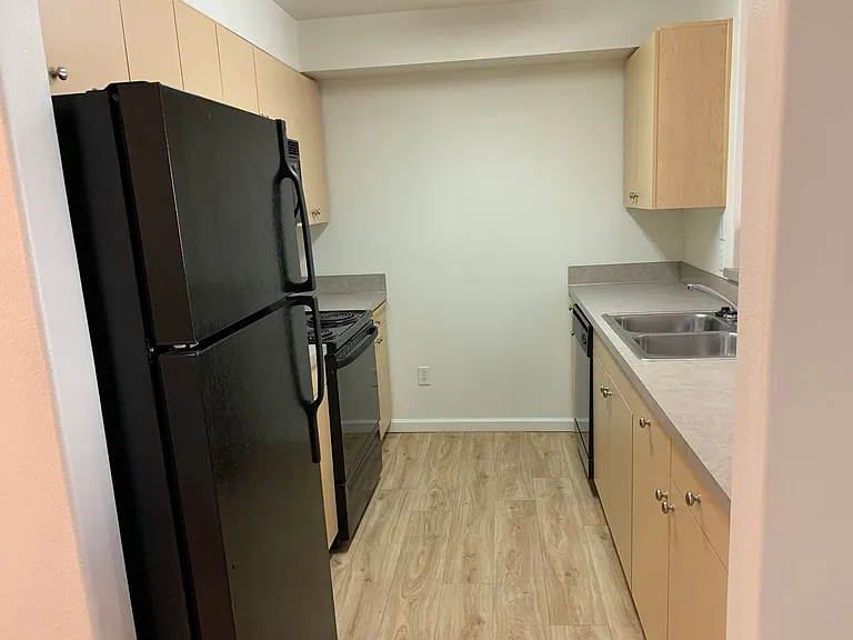 Falcon Ridge Apartments — Photo 10