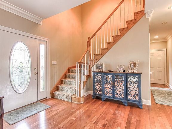 4th image of 2123 Castlegreen Dr