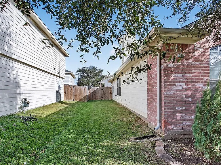 6706 Portlick Dr — Photo 4