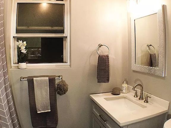 3rd image of 912 N Richmond St #3F