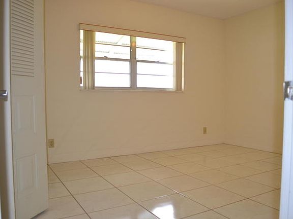 3rd image of 3551 Amalfi Dr